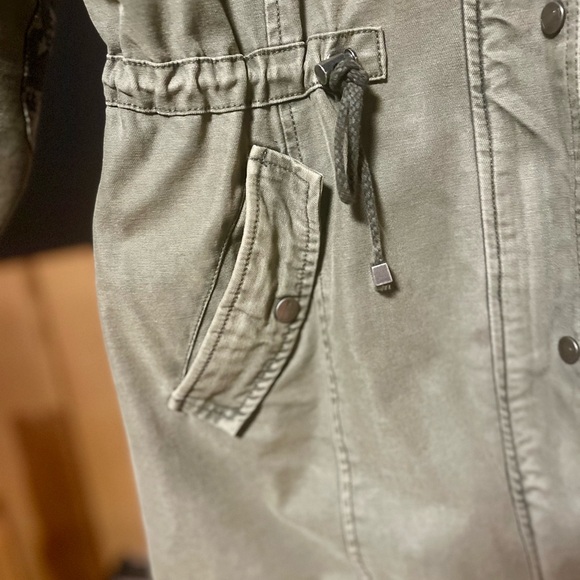 Levi's Green Utility Jacket with Hood and Aztec designed Sleeves - Picture 10 of 11